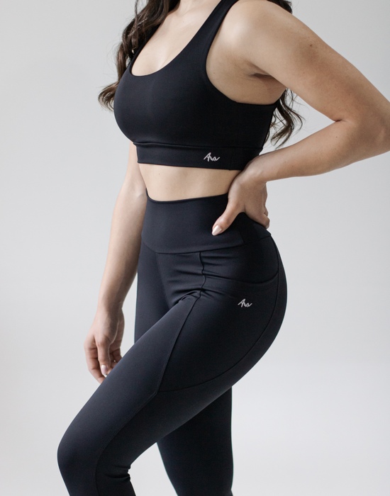 Legging High Performance Ultra Black com bolsos laterais