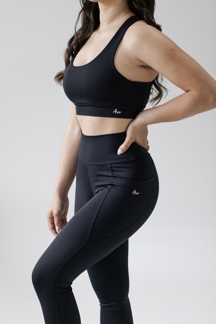 Legging High Performance Ultra Black com bolsos laterais